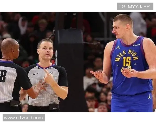 今日掘金对抗赛裁判到场约基奇与裁判深入探讨判罚细节 今日掘金对抗赛裁判到场约基奇与裁判深入探讨判罚细节