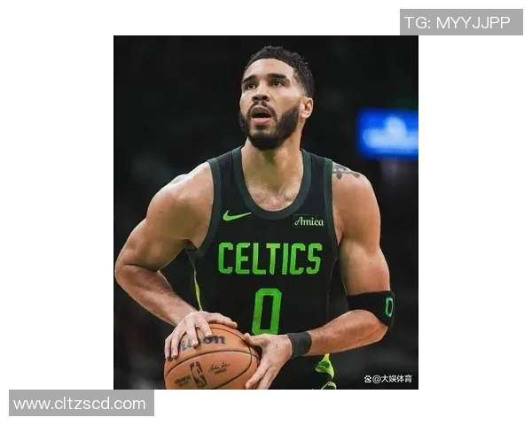 塔图姆转身过掉里夫斯 突到篮下双手灌筐