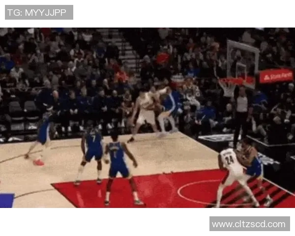 稳得很！霍福德反击落底角命中追身三分